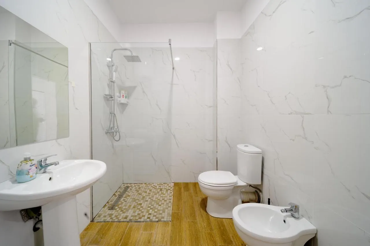 Apartamente Tirana 0*,  Albania