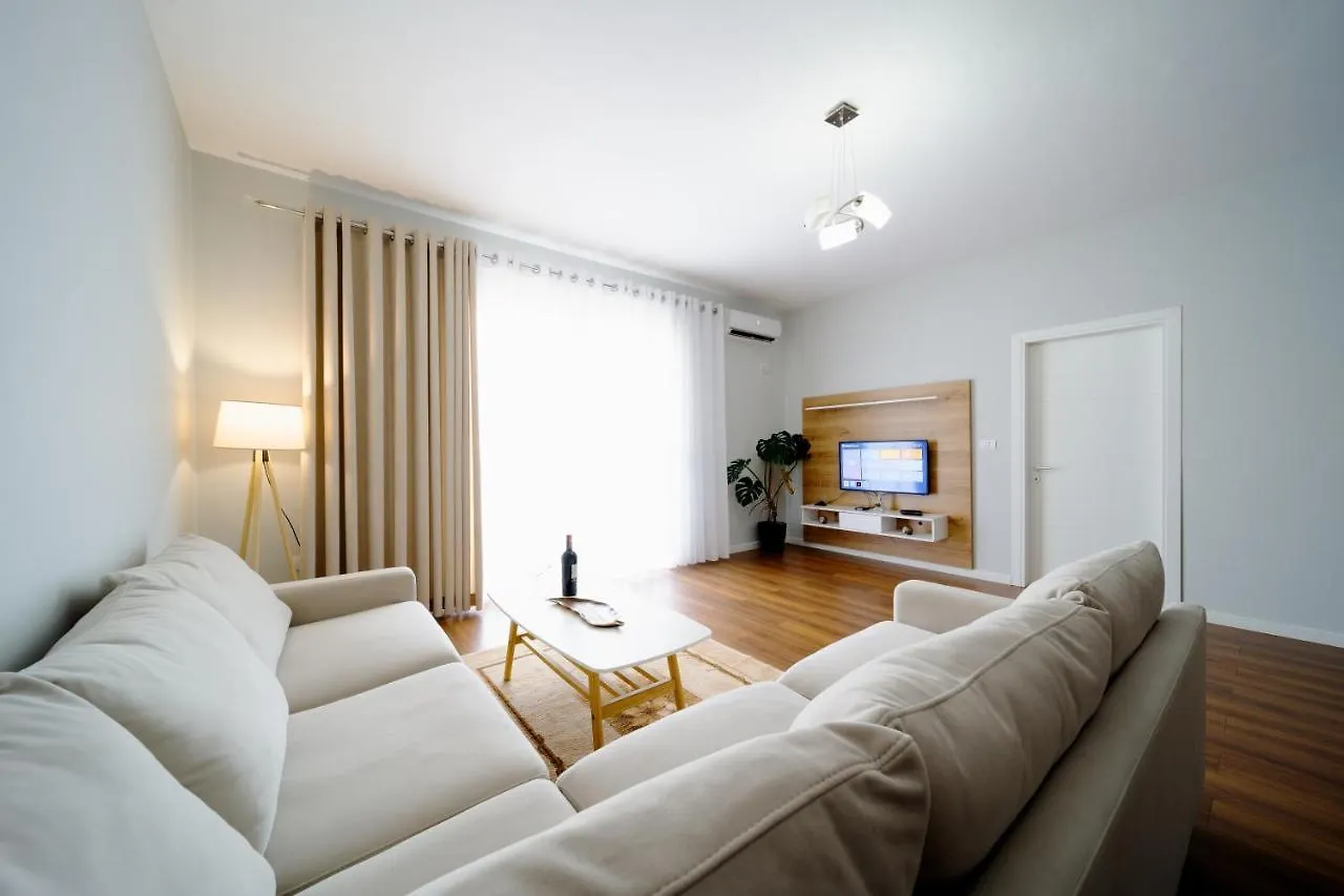 Apartamente Tirana 0*,