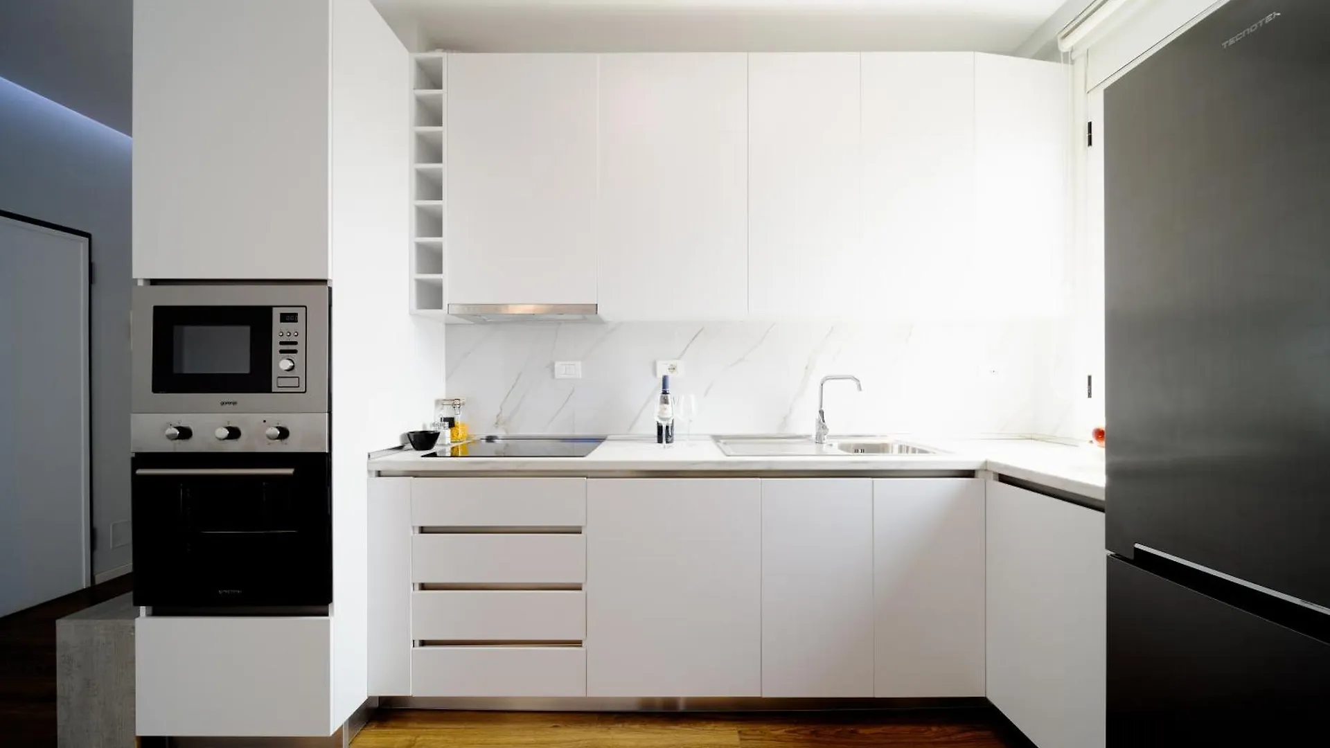 Apartamente Tirana 0*,