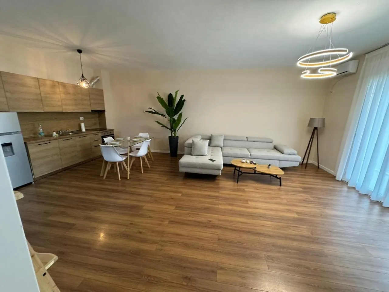 Apartamente Tirana 0*,  Albania
